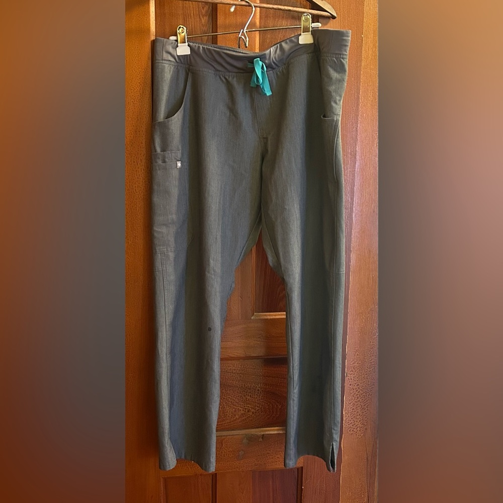 Figs Kade Cargo Scrub Pants